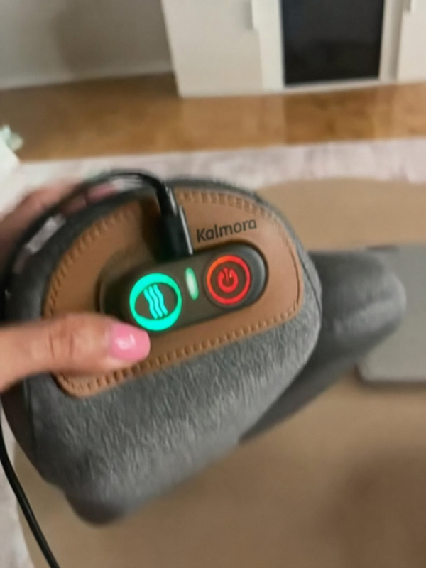 Hand adjusting the CervaRest control pad